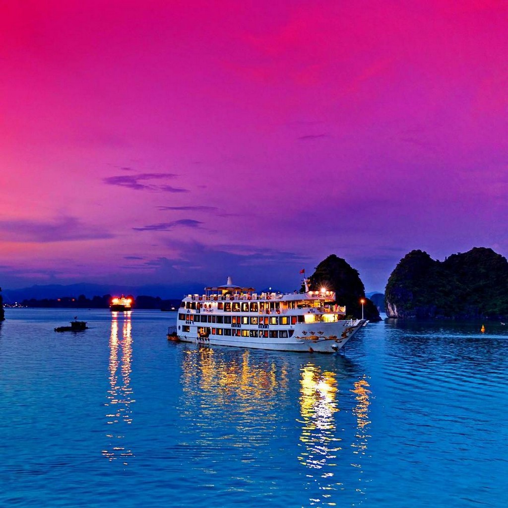 overnight cruise Halong bay, vietnam