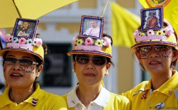 10 travel etiquettes in asia that every traveler should avoid sensitive topics to avoid, thailand, Asia