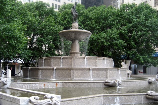 Grand Army Plaza - Pulitzer Fountain, central park, new york, us
