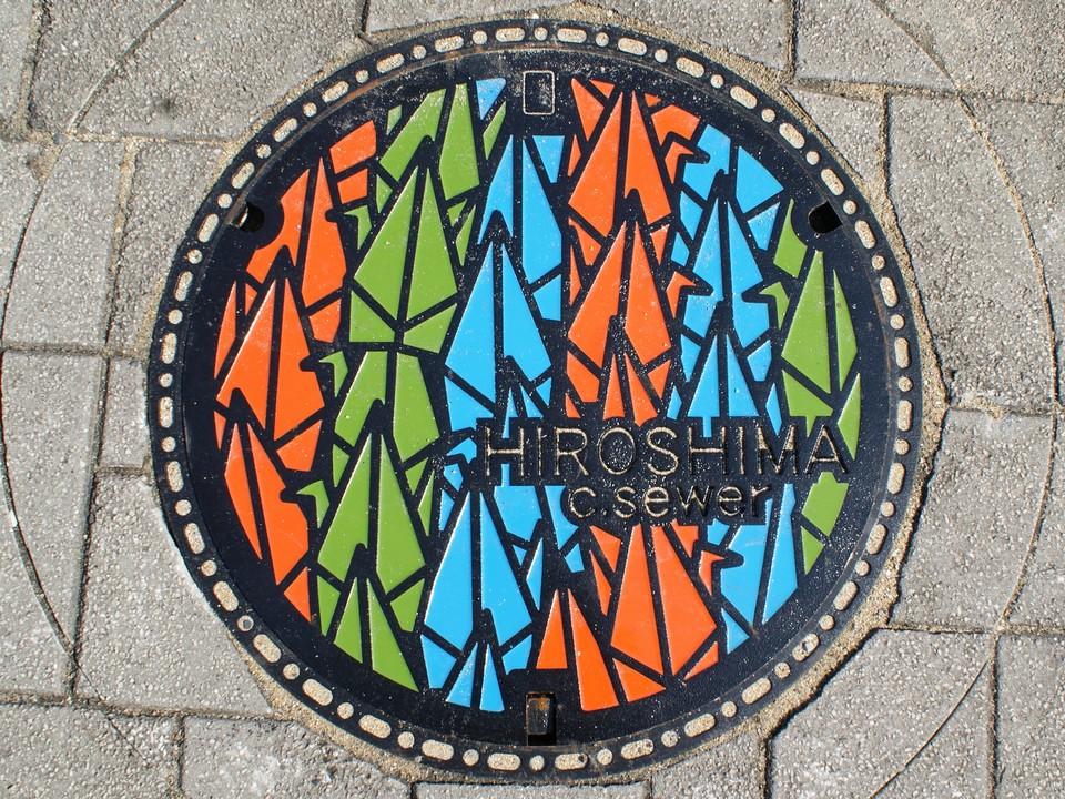 Japanese-manhole-cover-art by S.Morita photographer 
