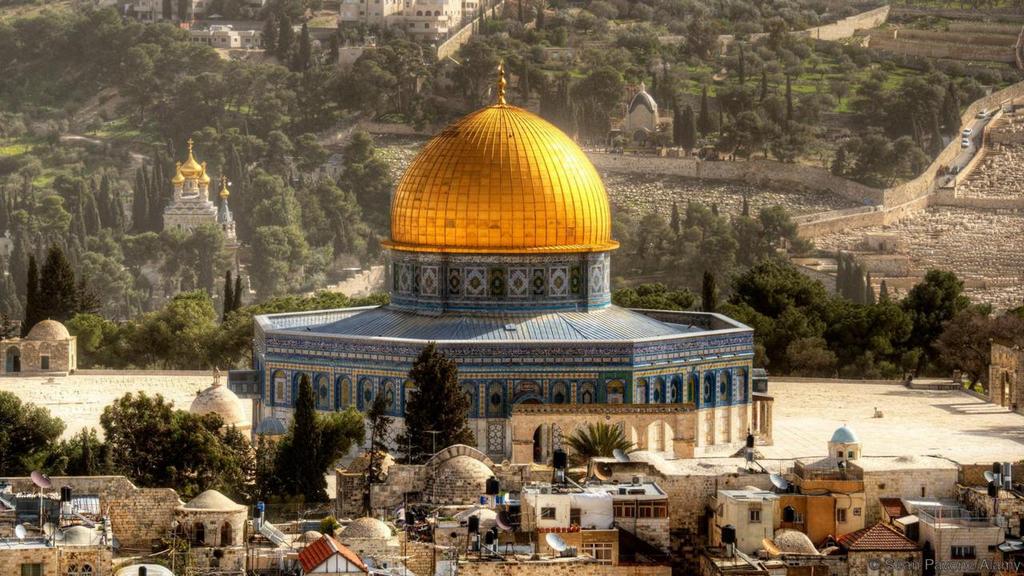 The Dome of the Rock is one of Jerusalem most beautiful palces of worship around the world