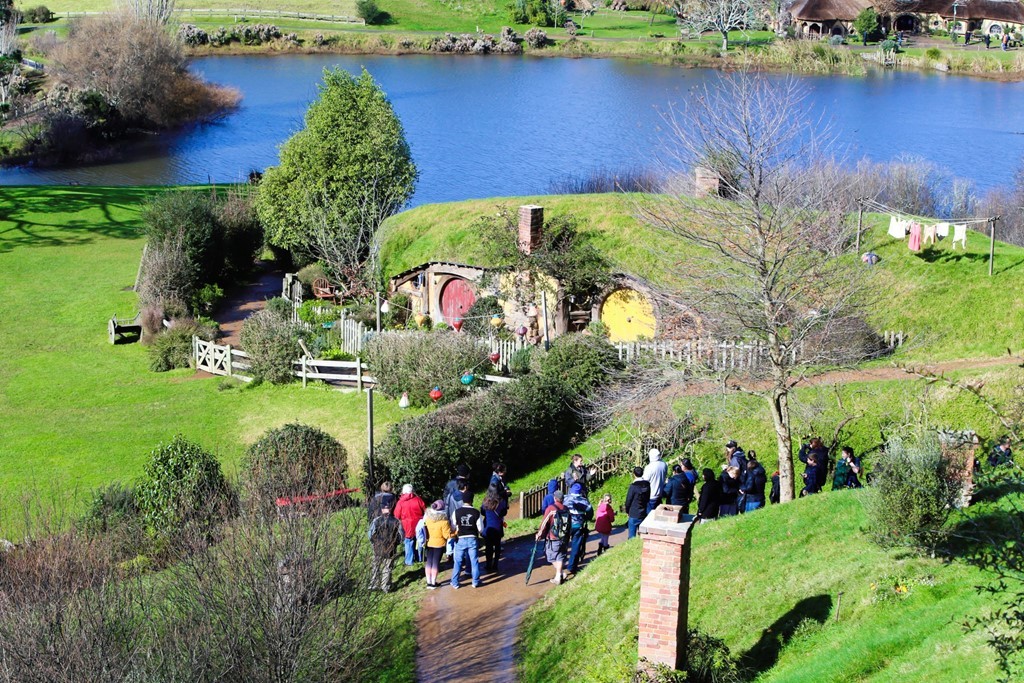 hobbiton fairy village the lord of the rings new zealand (1)