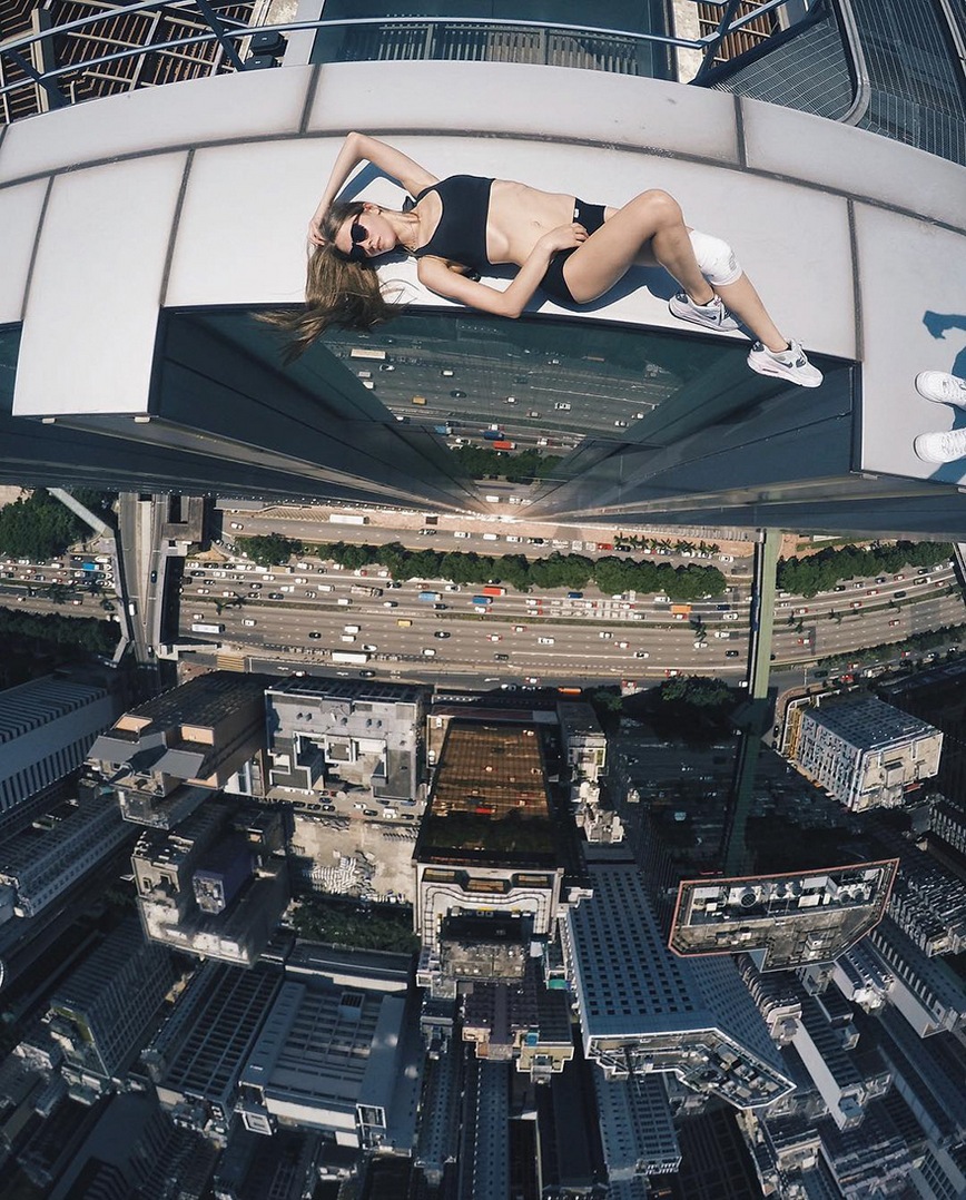 roof-climbing-girl-dangerous-selfies-angela-nikolau-russia-photos adventure (1)