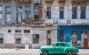 21+ photos that show the many sides of life on the streets of Havana street life havana cuba travel photos photography picutures (1)