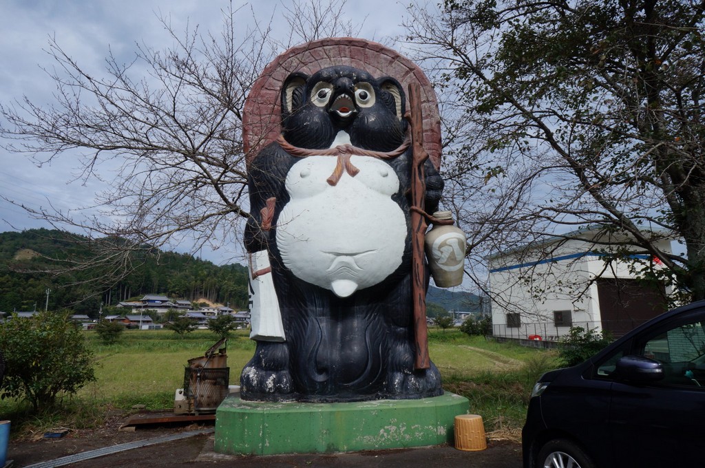 baked- ratel-statue-lucky-symbol - japan