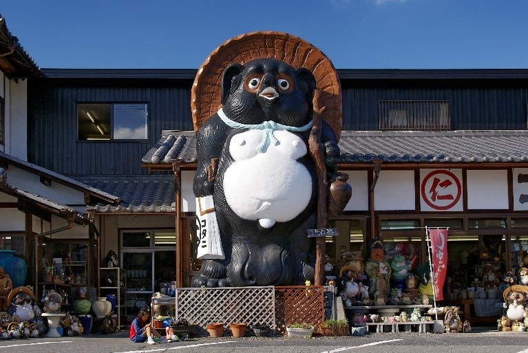 ratel-height-statue-symbol of lucky-japan