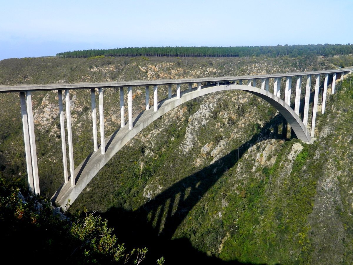 bloukrans-bridge-bungee-jumping-south-africa