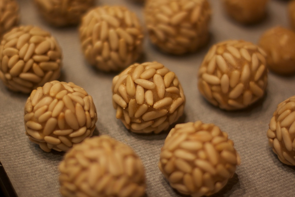 almond cookies-cake-autumn in europe-things to eat