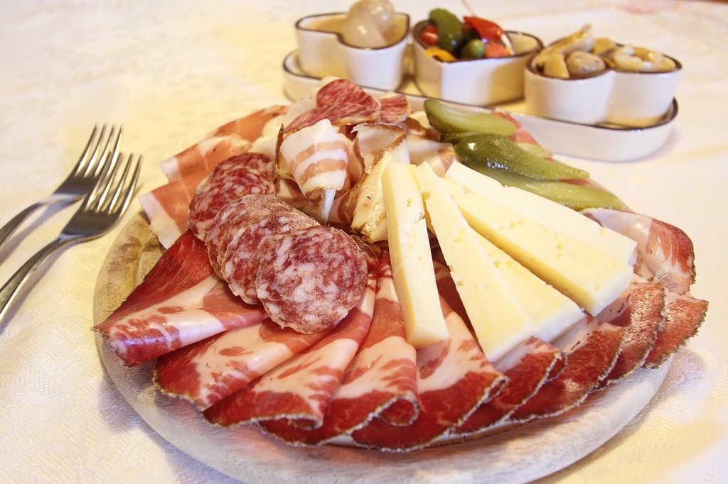 charcuterie plate-things to eat in autumn -europe