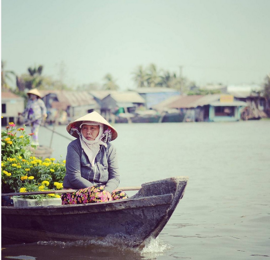 cai be floating market tien giang province