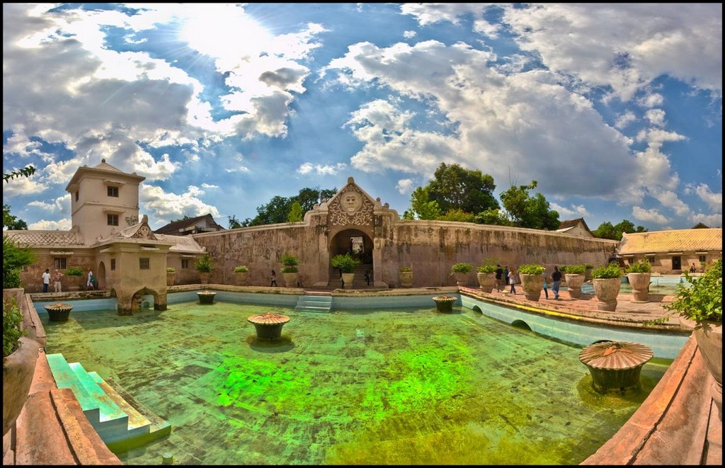 taman-sari-water-castle