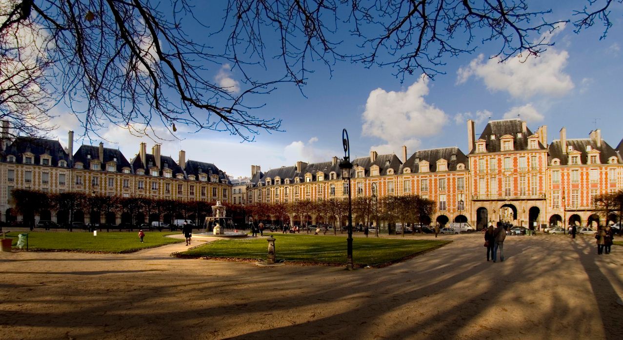 place-de-vosges-paris-square-24