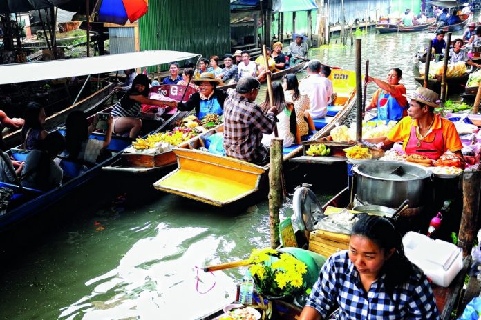 Top 5 stunning floating markets near Bangkok, Thailand