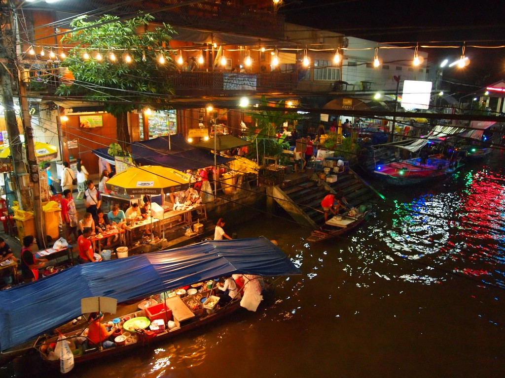 Amphawa floating market