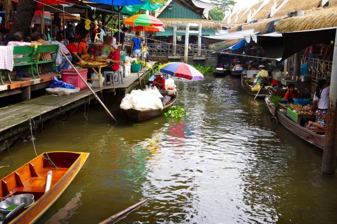 Top 5 stunning floating markets near Bangkok, Thailand