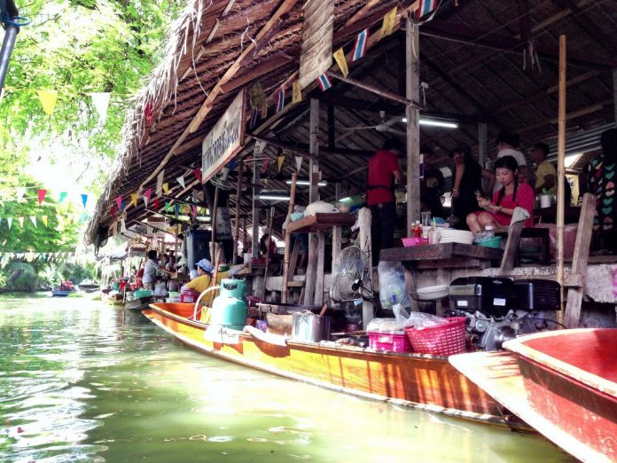 Top 5 stunning floating markets near Bangkok, Thailand