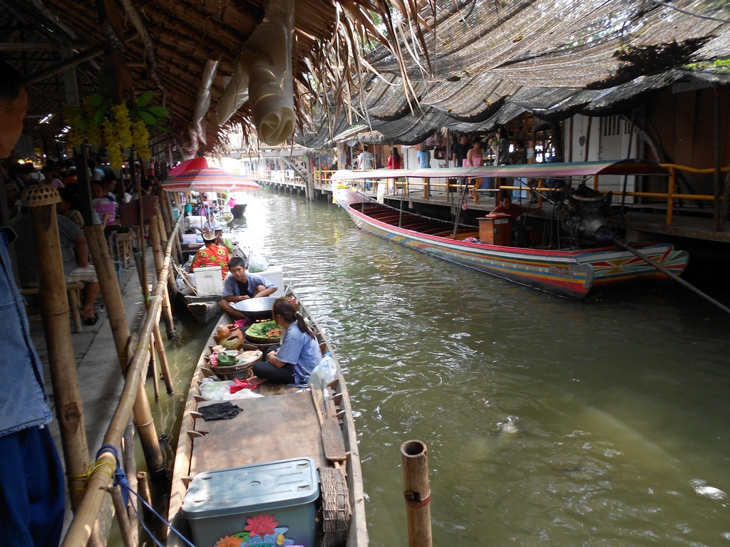 4-khlong-lat-mayom-floating-market-6