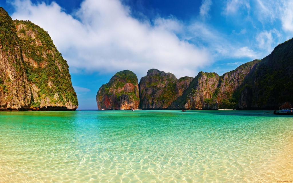 maya-bay-in-ko-phi-phi-thailand-1