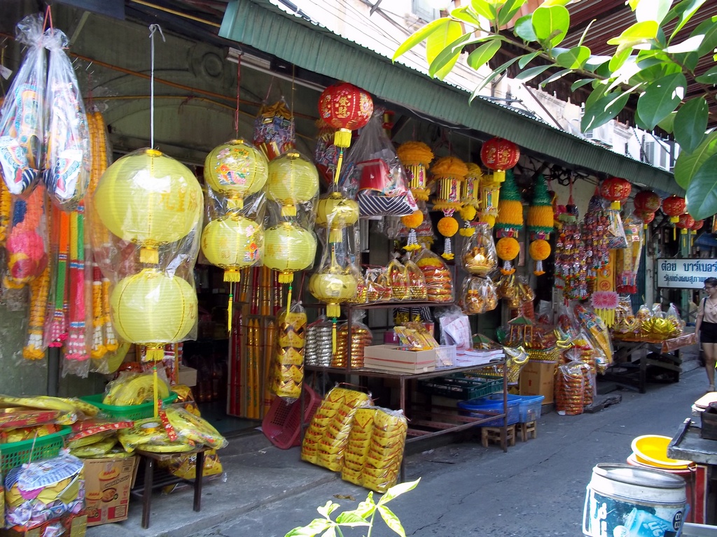 Sampeng Lane Market-best bustling place in Chinatown - Bangkok2