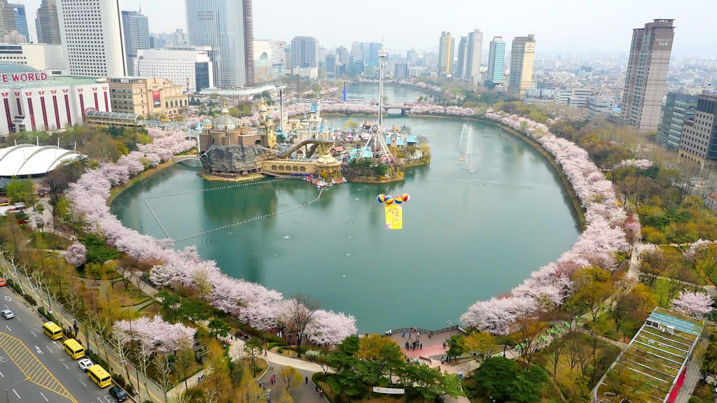 Seokchon Lake Cherry Blossom Festival 
