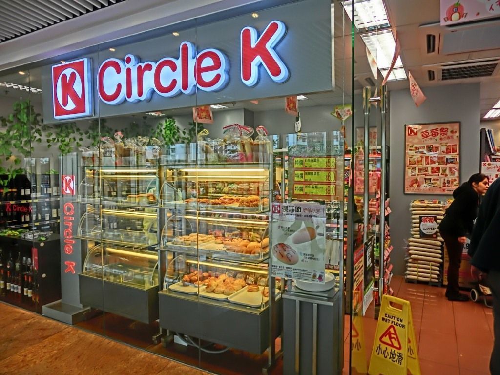 Image of Hong Kong itinerary 3 days blog. shop-sell-food -hong-kong-explore the fullest hong kong only 3 days