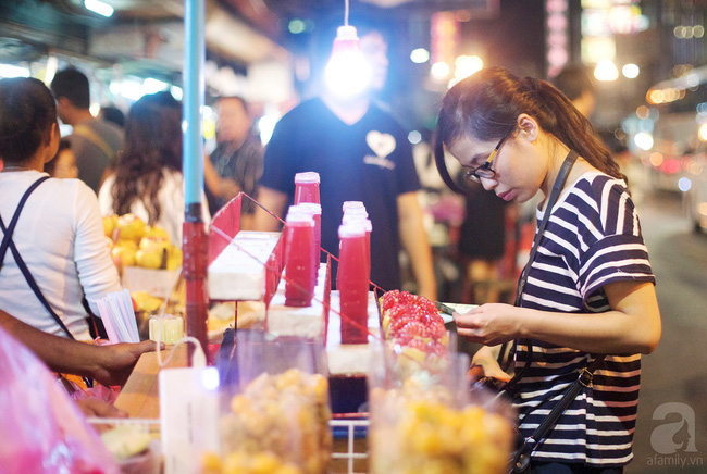 yaowarat street food chinatown bangkok street food pomegranate juice