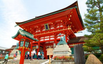 Fushimi Inari Shrine - One of most famous shrine in Japan (2)