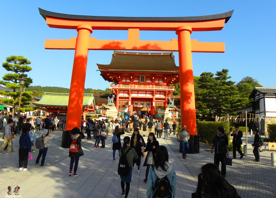 Fushimi Inari Shrine - One of most famous shrine in Japan (3)