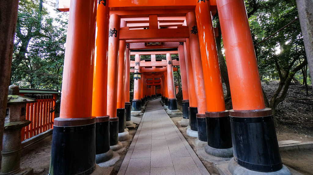 Fushimi Inari Shrine - One of the most famous shrine in Japan (6)