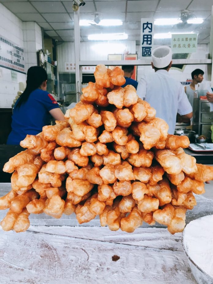 Tasting traditional Chinese soy milk breakfast in Taipei Living