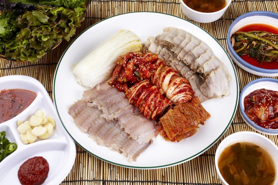 Hongeogeo (Fermented skate),strange food in korea,korean exotic food,weird korean food,korean strange food (1)
