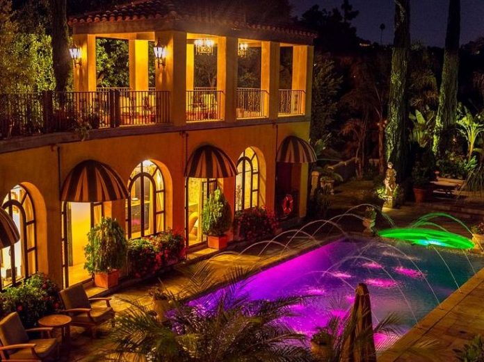 5 reasons why you should visit Los Angeles Living + Nomads Travel