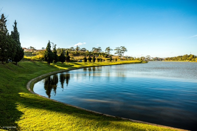 xuan huong lake dalat vietnam