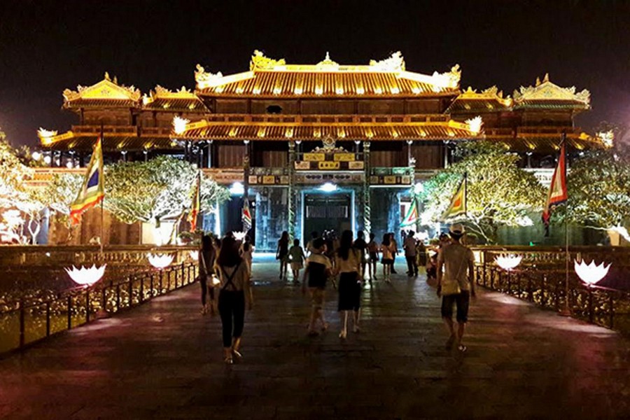 what to do at night in Hue