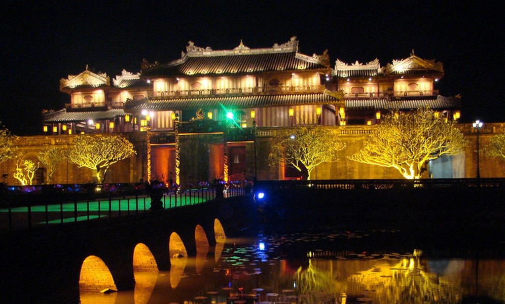 what to do at night in Hue