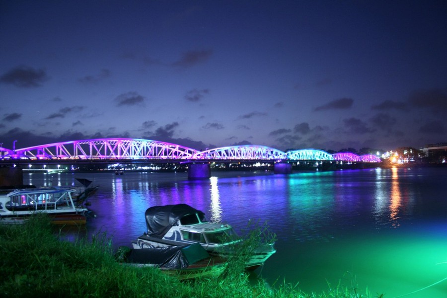 what to do at night in Hue