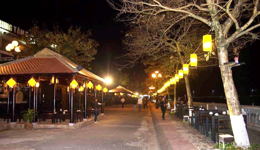 Nguyen Dinh Chieu walking street things to do in Hue at night