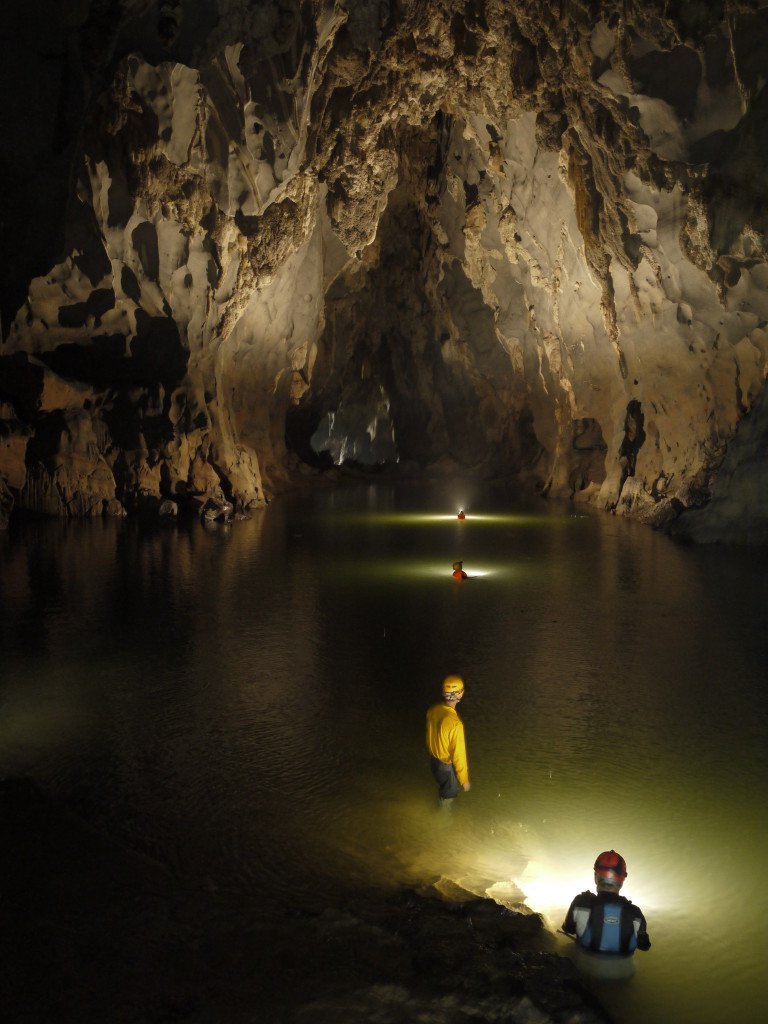 Dark Cave (Hang Toi)