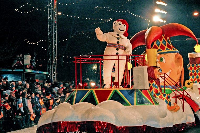quebec winter carnival night parade