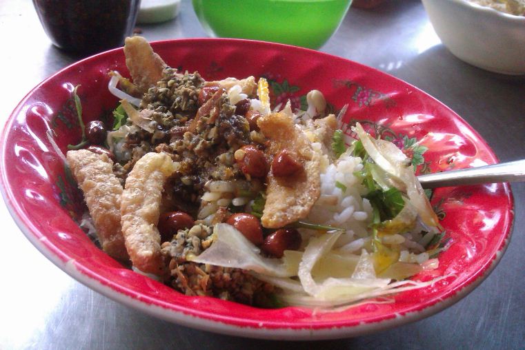 com hen mussel rice hue vietnam traditional food (1)