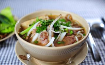 bun bo hue hue spciy noodle vietnamese street foods (1)