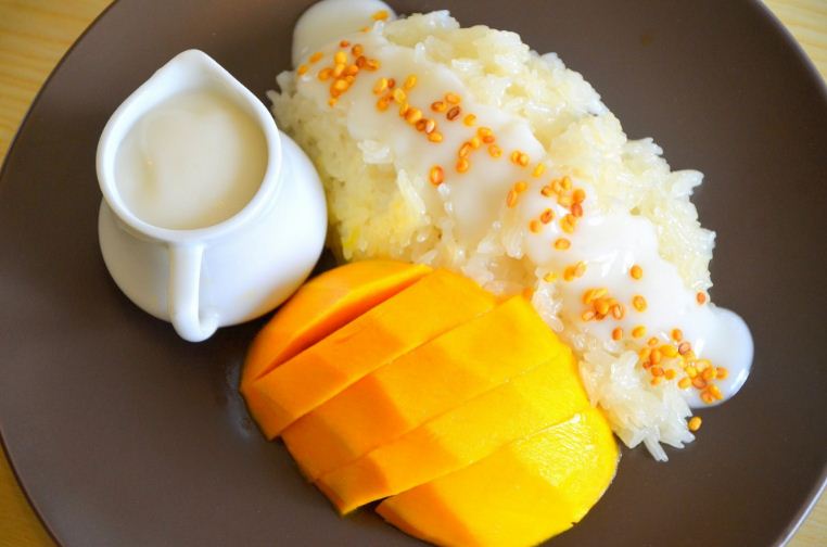 Mango sticky rice Thailand street food around the world (1)