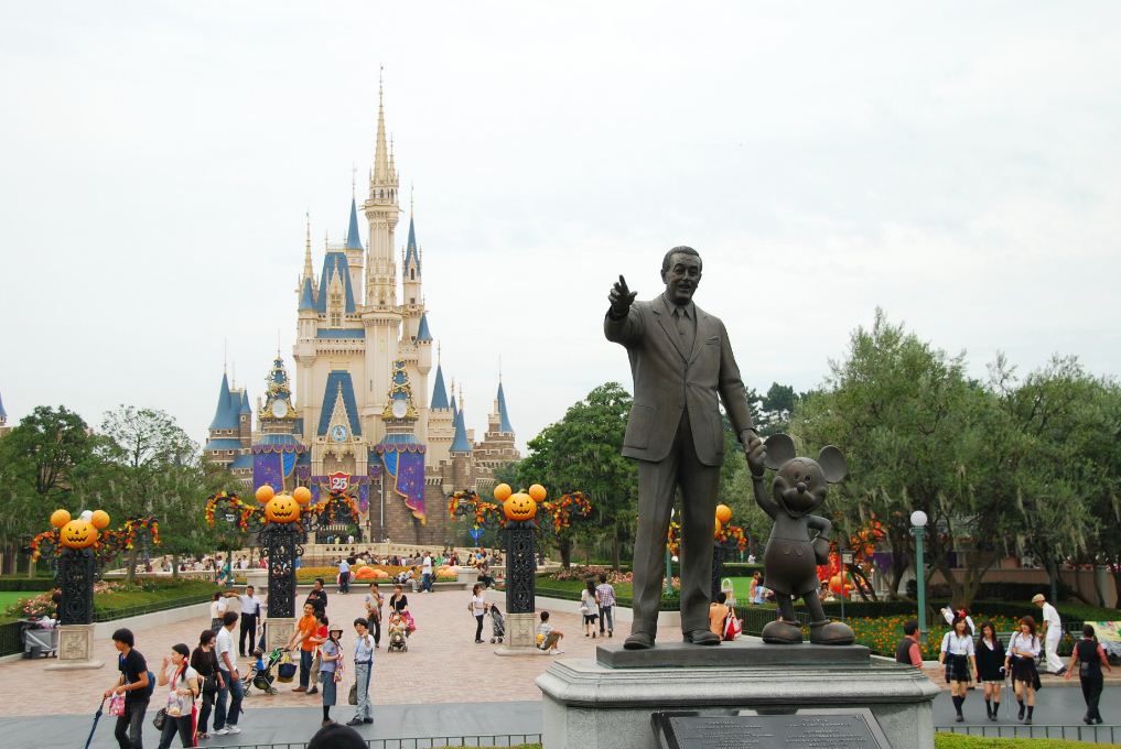 Tokyo Disneyland. One of the best amusement parks in Asia (1)