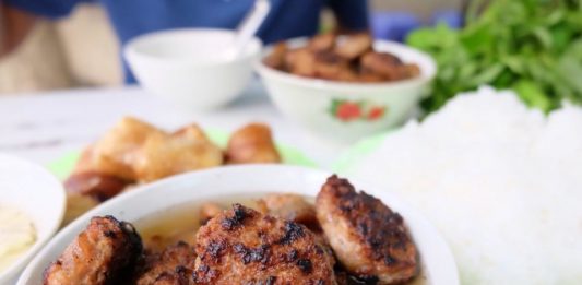 What to Eat in Hanoi? 27 Famous and must-try foods in Hanoi hang khoai-kebab rice noodle-bun cha-b