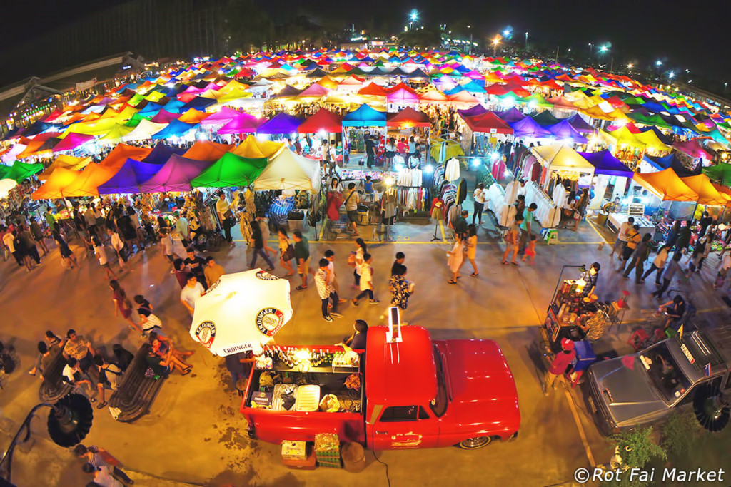 Rod fai market, Bangkok