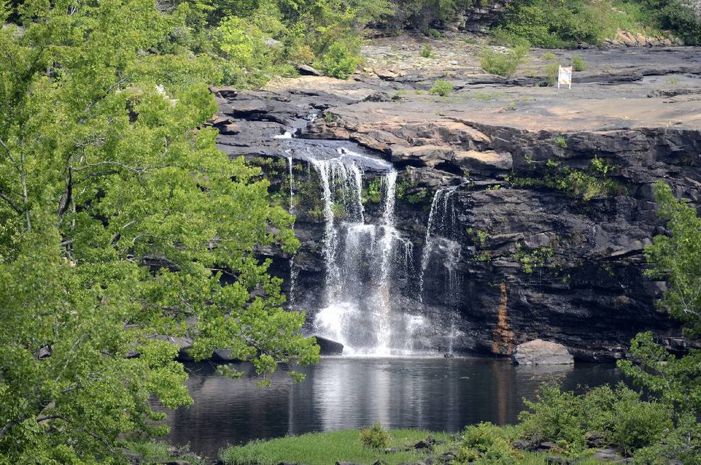Little-River-Canyon-Waterfall-Little-River-Falls-National-Preserve-Alabama-USA1