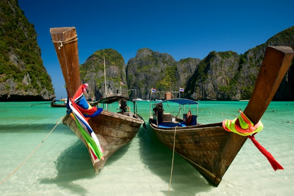 Long-tail-boat-in-Koh-Phi-Phi-Island