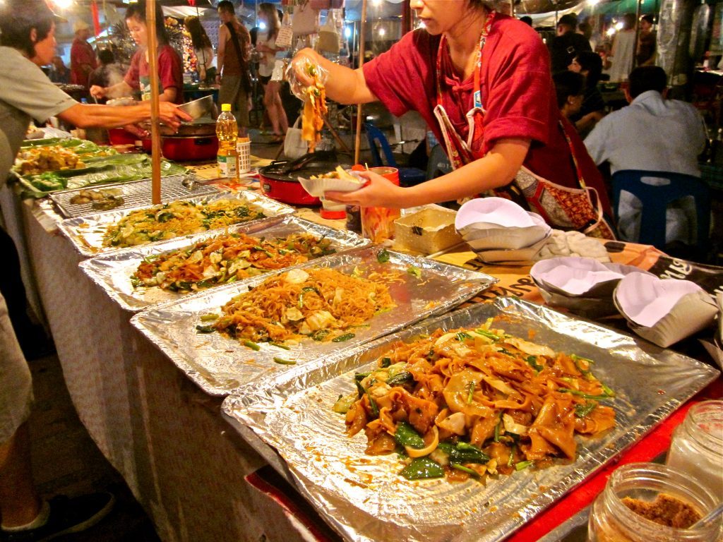 Night Bazaar night market chiangmai thailand5