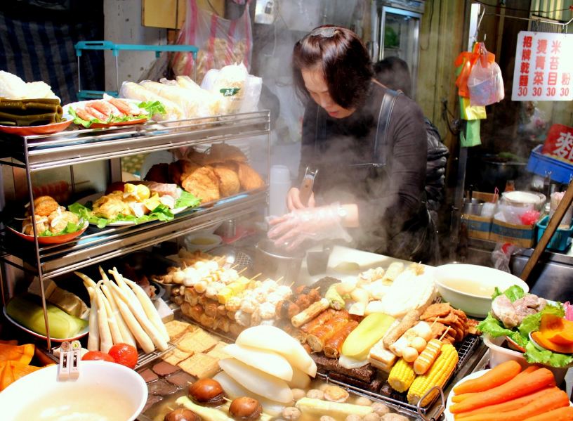 Huashi night market, Taipei3 Image by top 10 best things to do in Taipei blog.