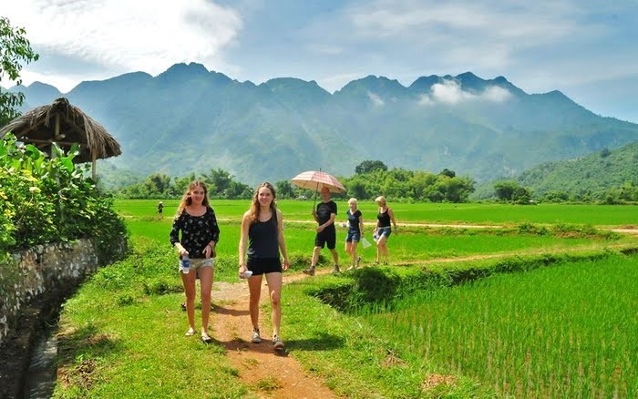Vietnam hiking trails in Mai Chau